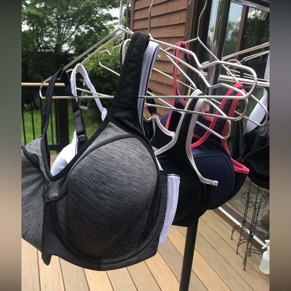 H37: Qty 5 High end racerback sports bras- - 1 Under Armour & 4 SYROKAN 34DD NEW